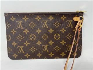 LOUIS VUITTON POUCH - MONOGRAM